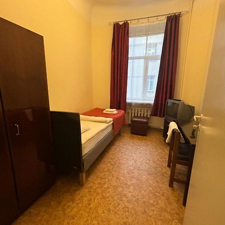 Hostel Viktorija With Private Rooms Riga Bagian luar foto