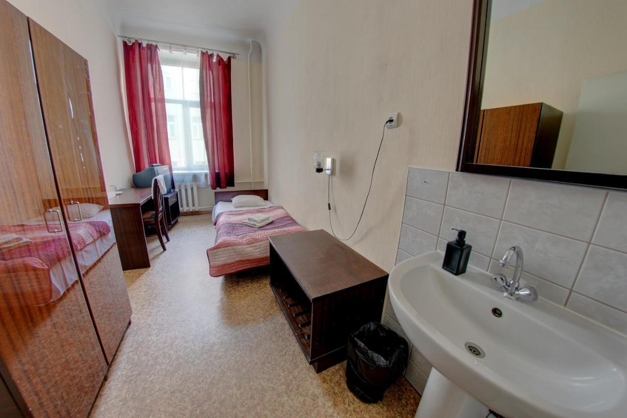 Hostel Viktorija With Private Rooms Riga Bagian luar foto