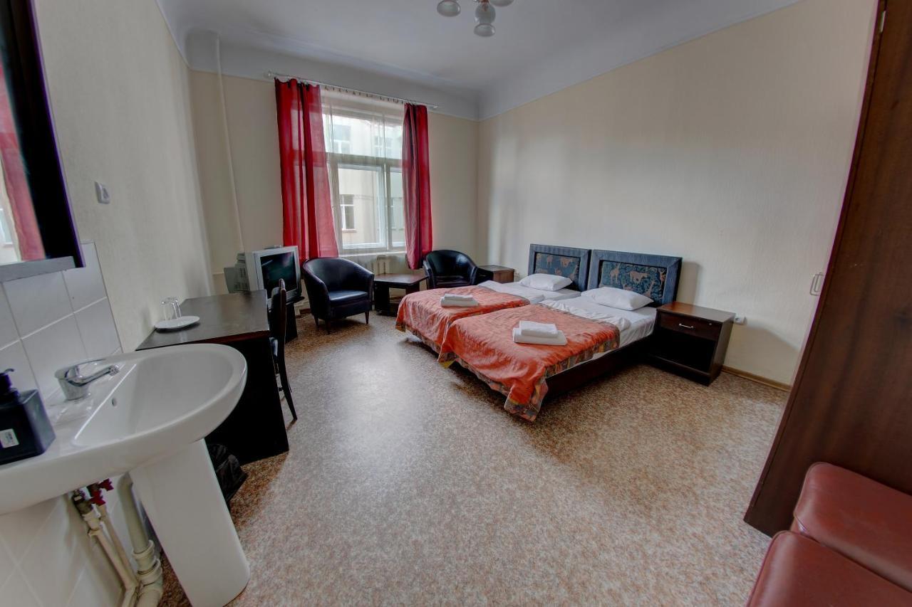 Hostel Viktorija With Private Rooms Riga Bagian luar foto