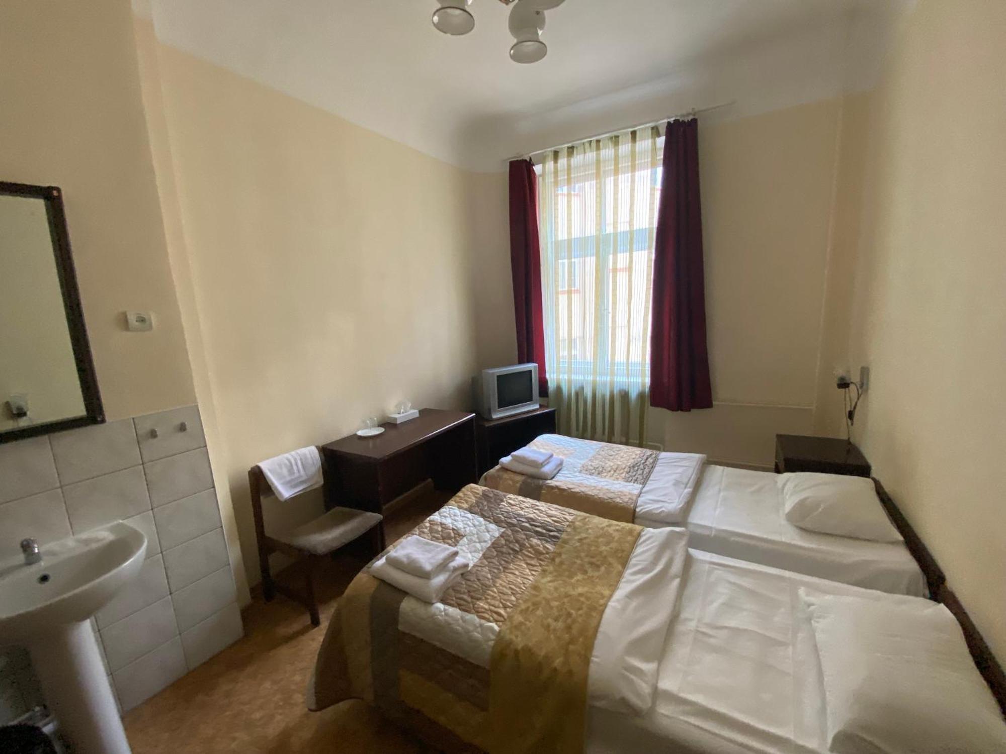 Hostel Viktorija With Private Rooms Riga Bagian luar foto