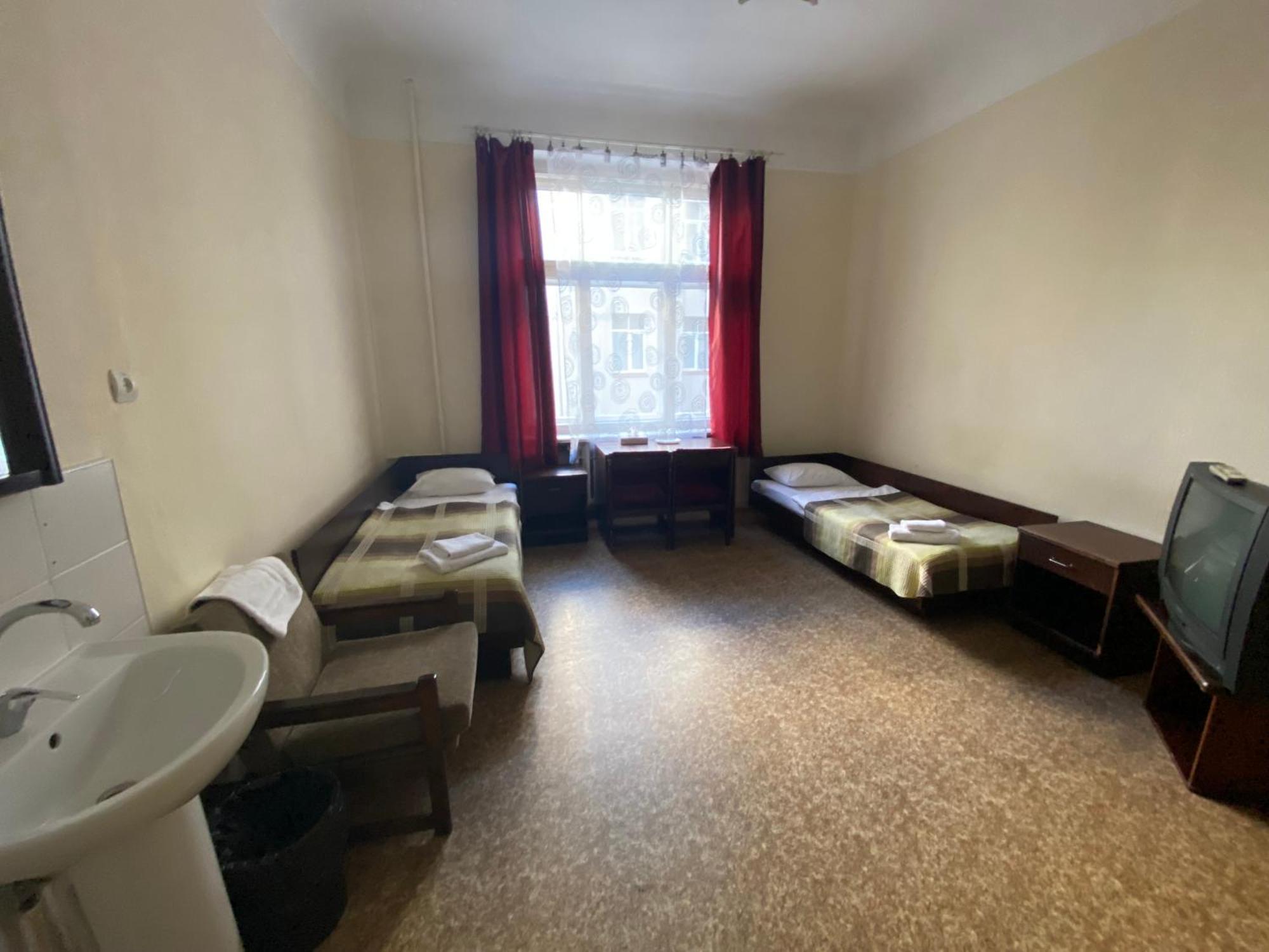 Hostel Viktorija With Private Rooms Riga Bagian luar foto