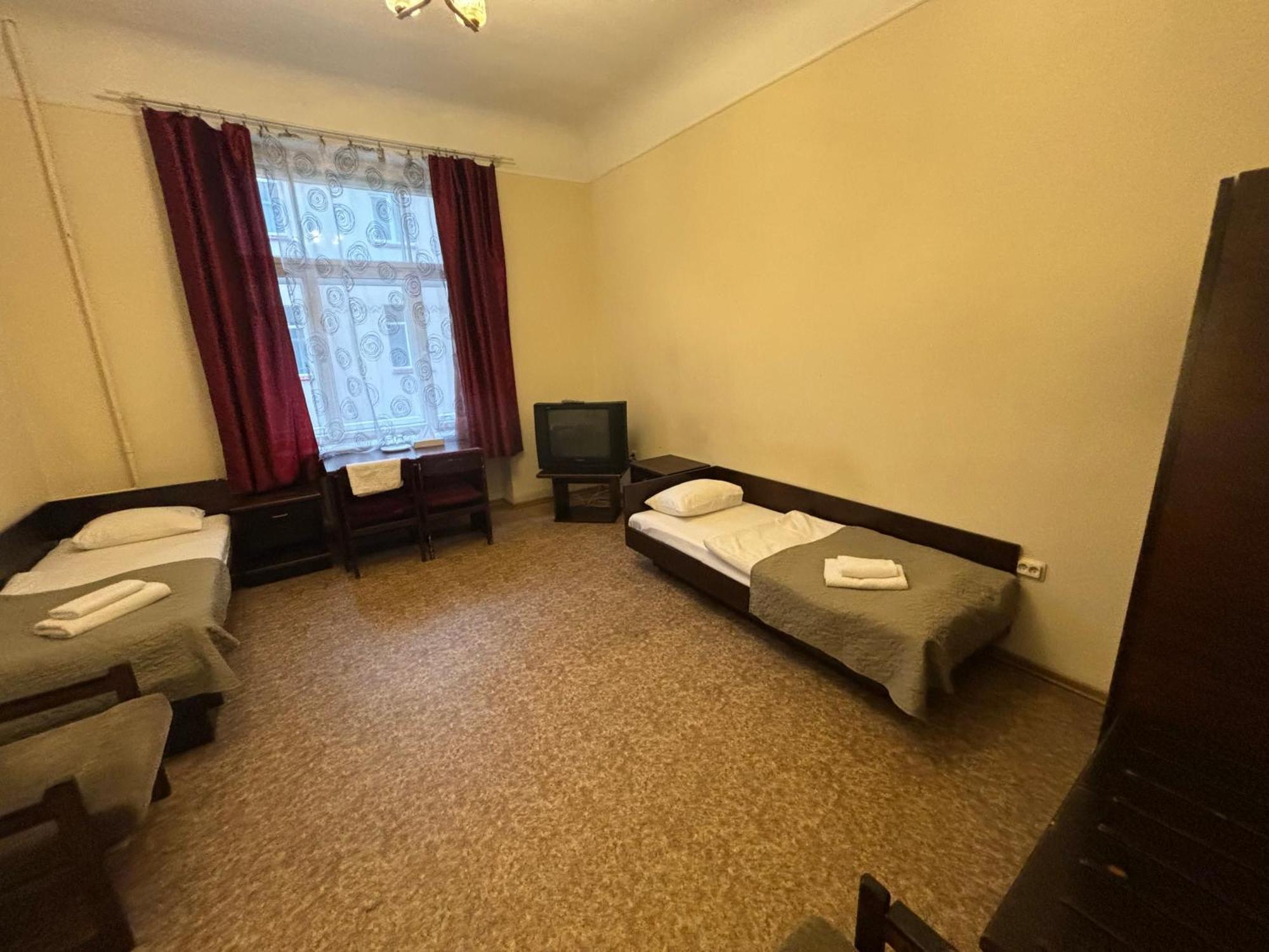 Hostel Viktorija With Private Rooms Riga Bagian luar foto