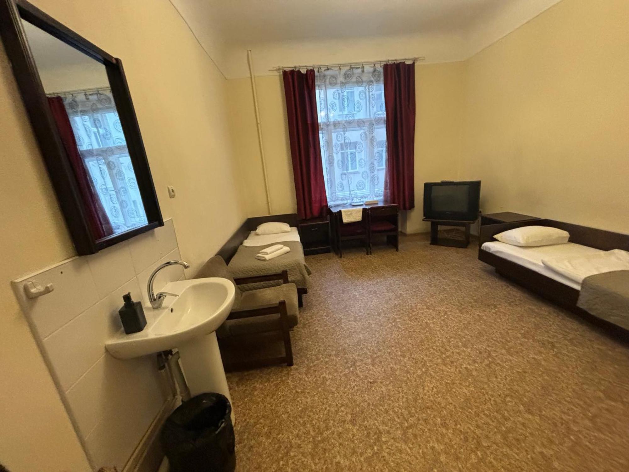 Hostel Viktorija With Private Rooms Riga Bagian luar foto