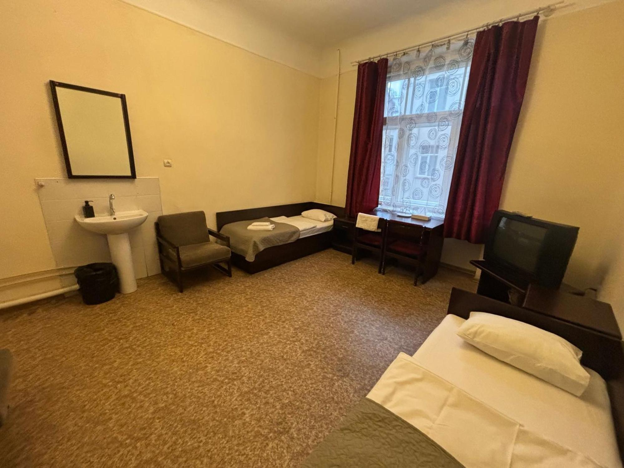 Hostel Viktorija With Private Rooms Riga Bagian luar foto