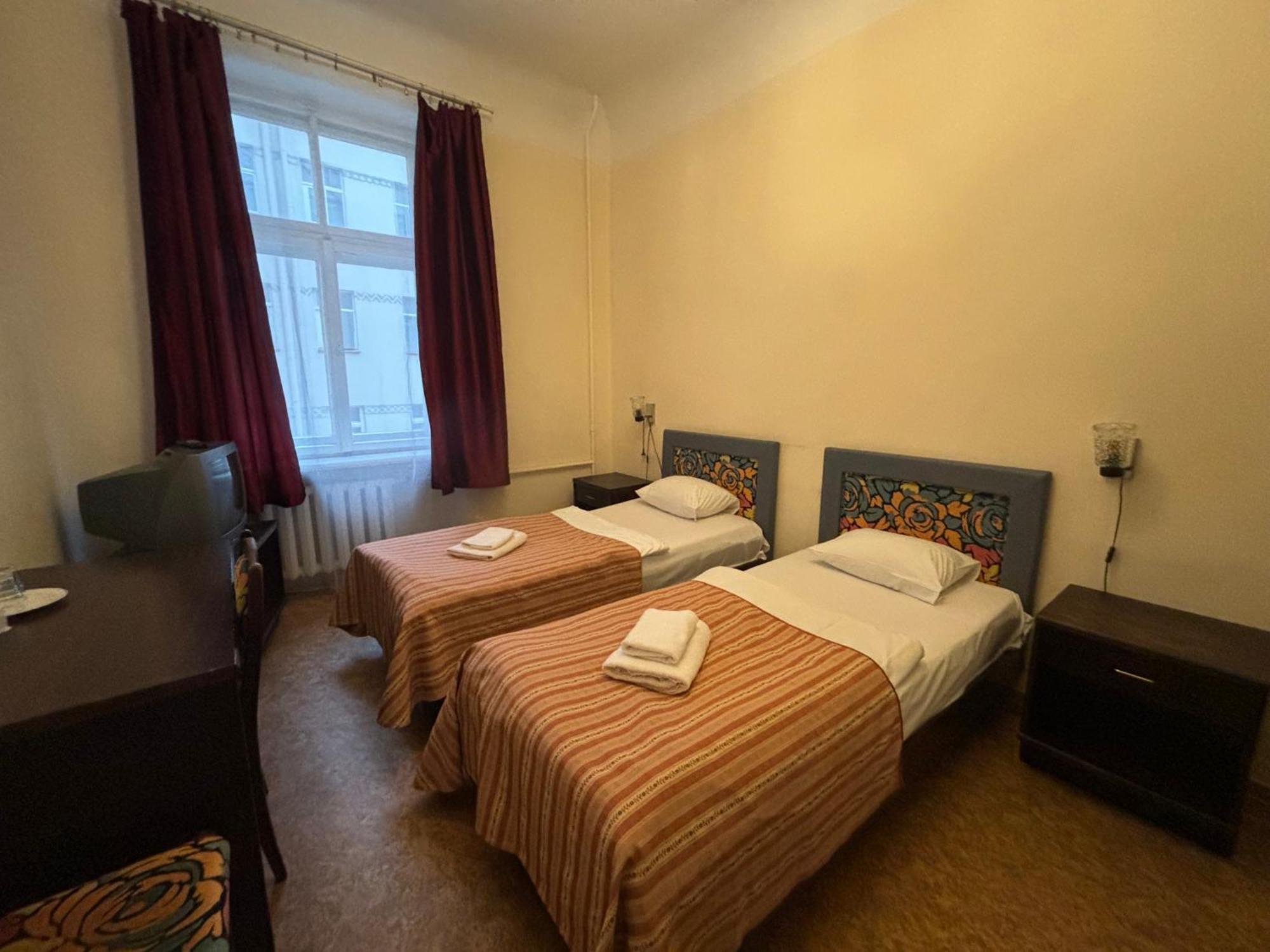 Hostel Viktorija With Private Rooms Riga Bagian luar foto