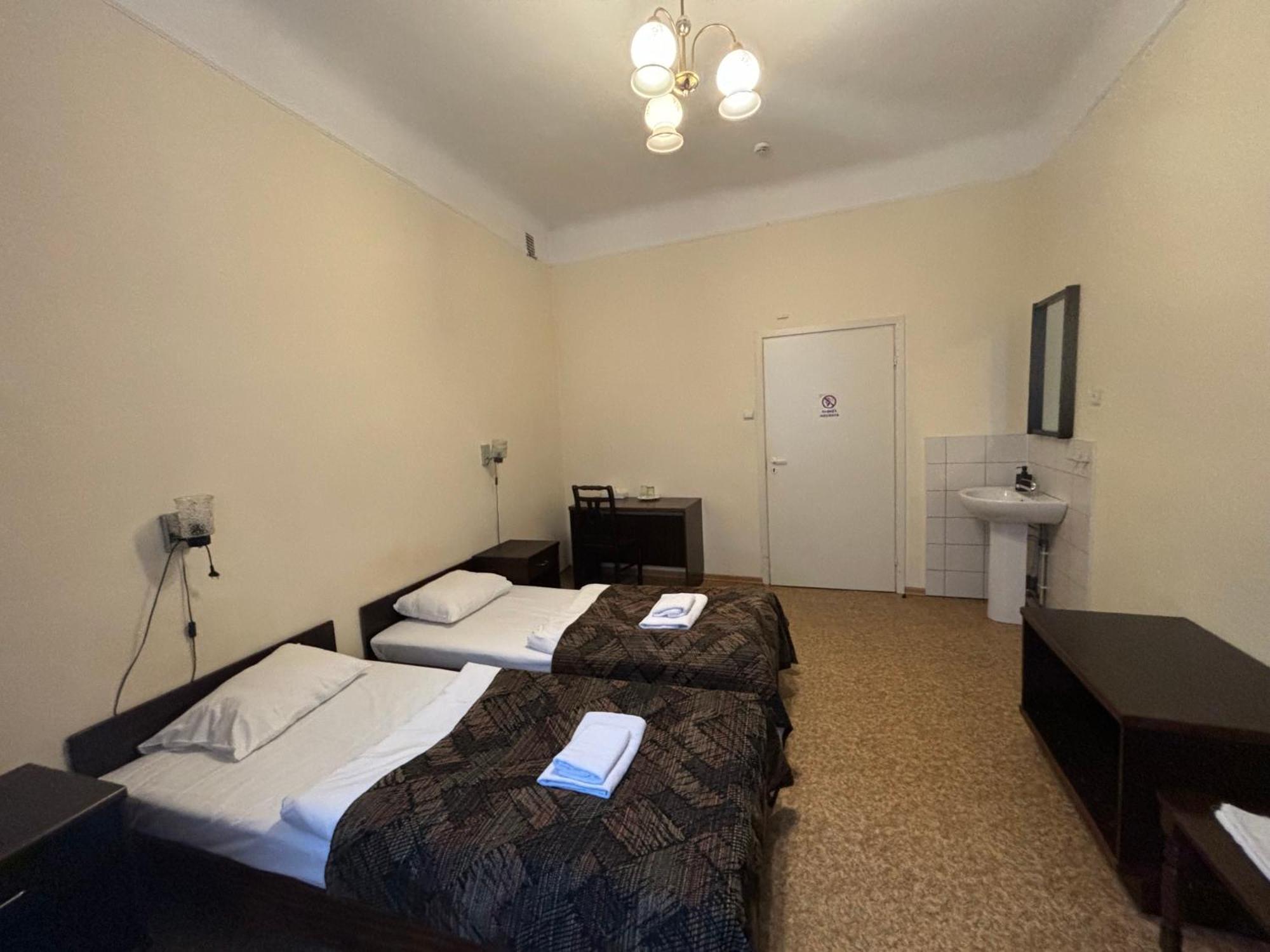 Hostel Viktorija With Private Rooms Riga Bagian luar foto