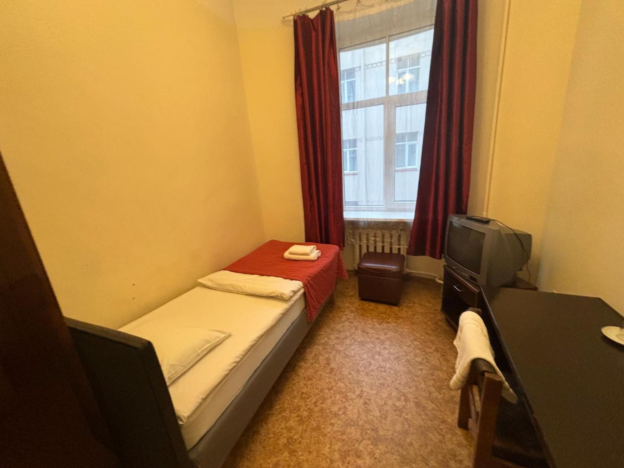 Hostel Viktorija With Private Rooms Riga Bagian luar foto